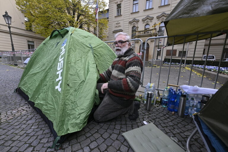 Vláda vyhověla požadavku Gruntoráda, odvolala usnesení k Chartě 77
