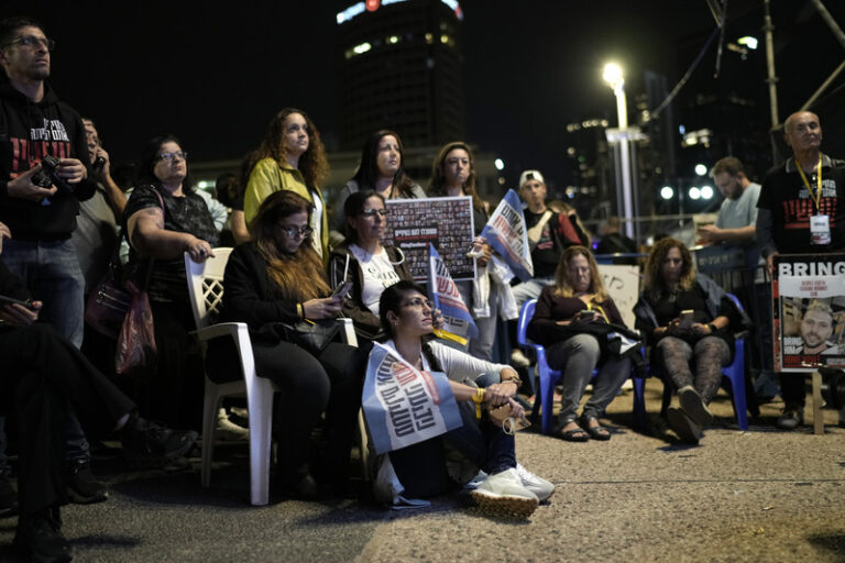 Hamás chce odložit propuštění rukojmích, Izrael podle něj porušuje dohody