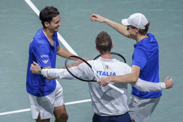 Italové přešli přes Srby do finále Davis Cupu, Djokovič dvakrát prohrál