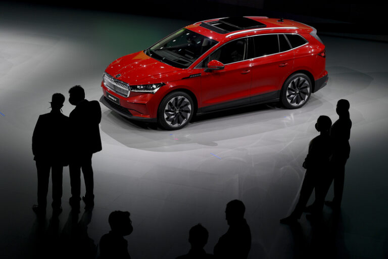 Škoda: Prodej elektrických a spalovacích aut se v ČR vyrovná v roce 2032