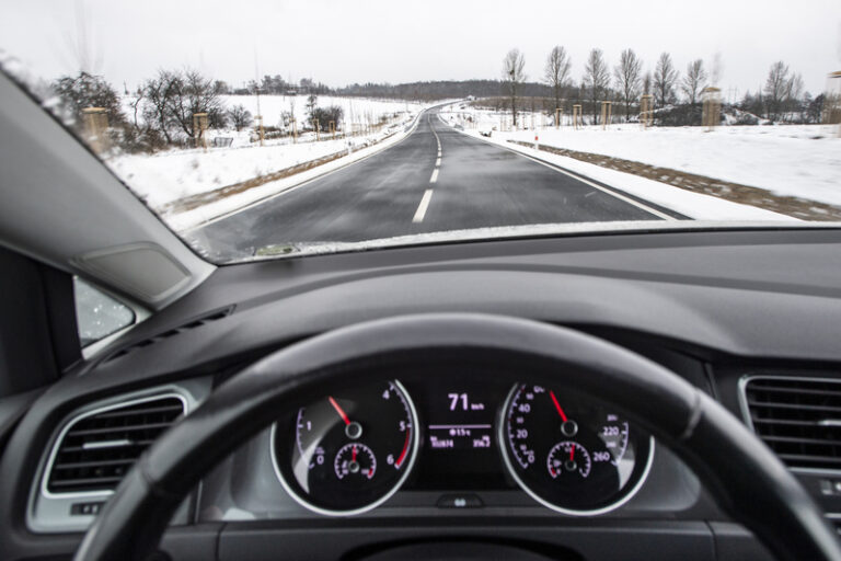 Analýza ČSÚ: Přibývá řidičů a řidiček nad 80 let, je jich 135.000