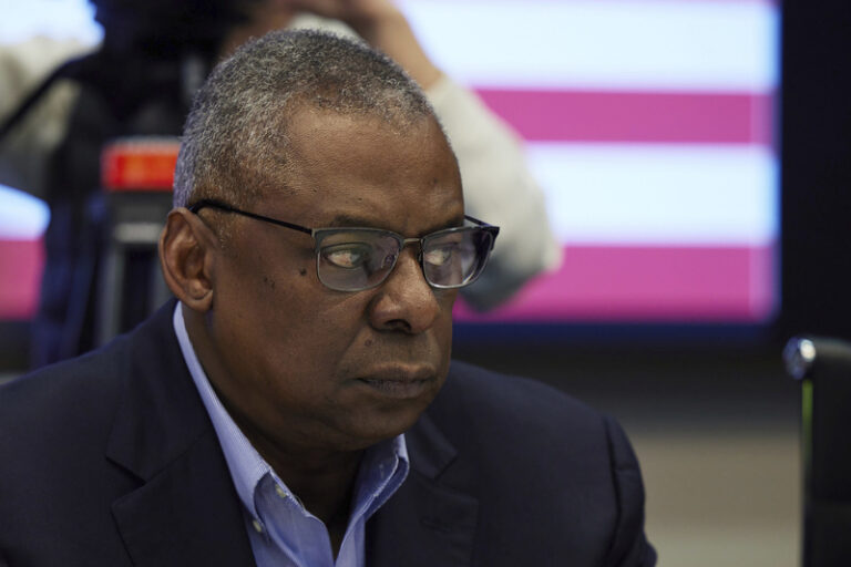 Austin přiletěl do Izraele, jednat bude o další fázi války v Pásmu Gazy