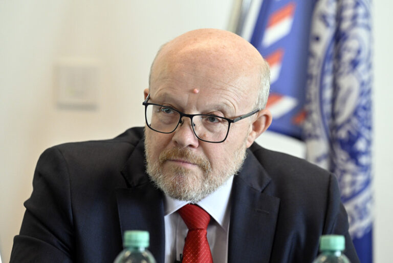 Válek chce v lednu předložit dokument,v němž popíše chystané změny zdravotnictví