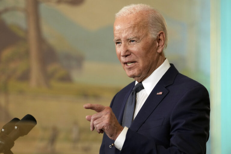 Biden uvedl, že je ochoten ke kompromisu o migraci; na něm závisí pomoc Ukrajině