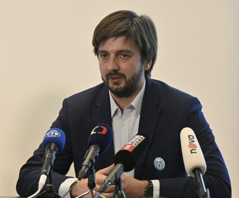 Přáda z ČLK: Část lékařů má vyčerpané přesčasy, proto se do služeb nevracejí