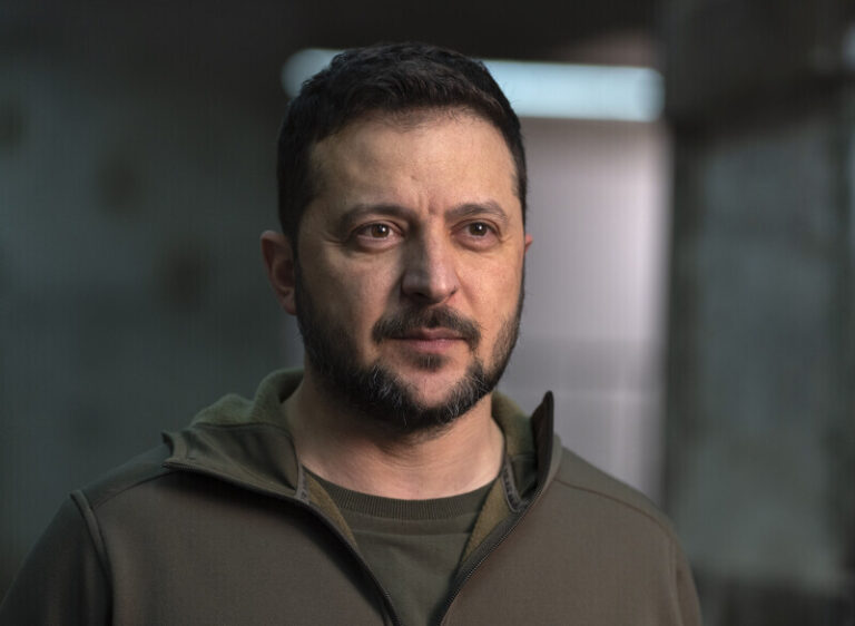 Zelenskyj: Válka je v nové fázi; Ukrajina chce posílit domácí výrobu zbraní