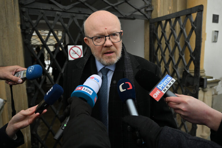 Výsluhy má v gesci MPSV, uvedl Válek. Pro zdravotníky nelogické, míní Jurečka