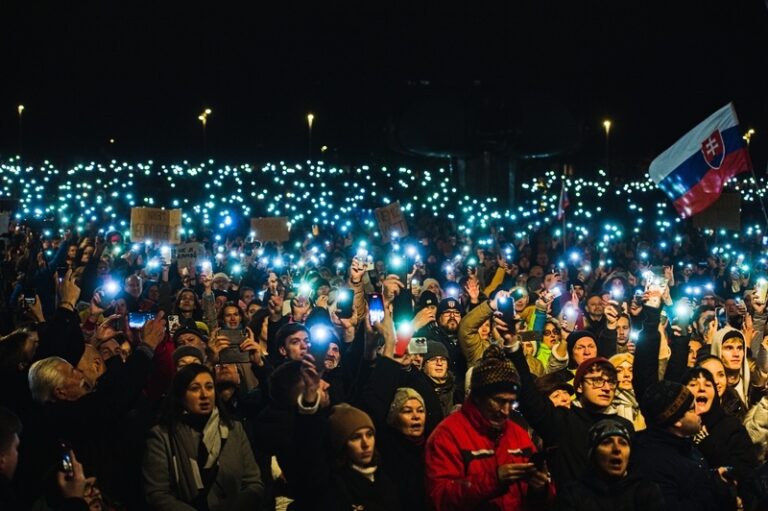 Slováci opět vyšli do ulic na protivládní shromáždění, svolala je opozice