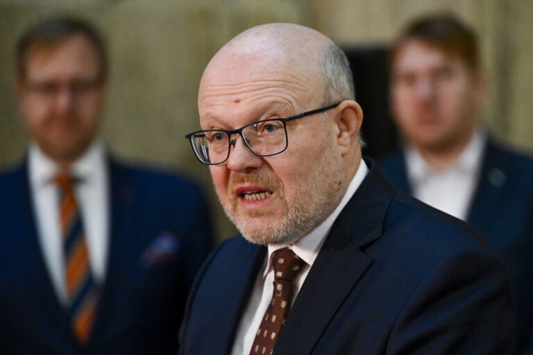 Válek: Zajistit dohodu v nemocnicích je odpovědnost odborů a ČLK