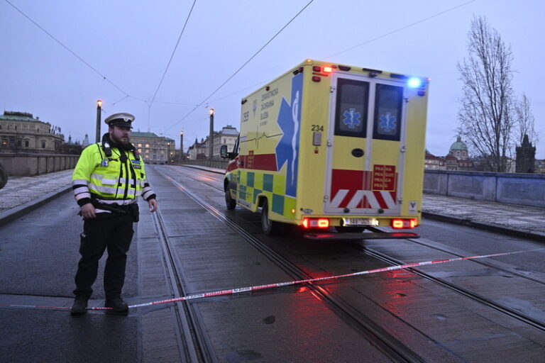 Pavel vyjádřil soustrast příbuzným obětí, evropští politici kondolují Česku