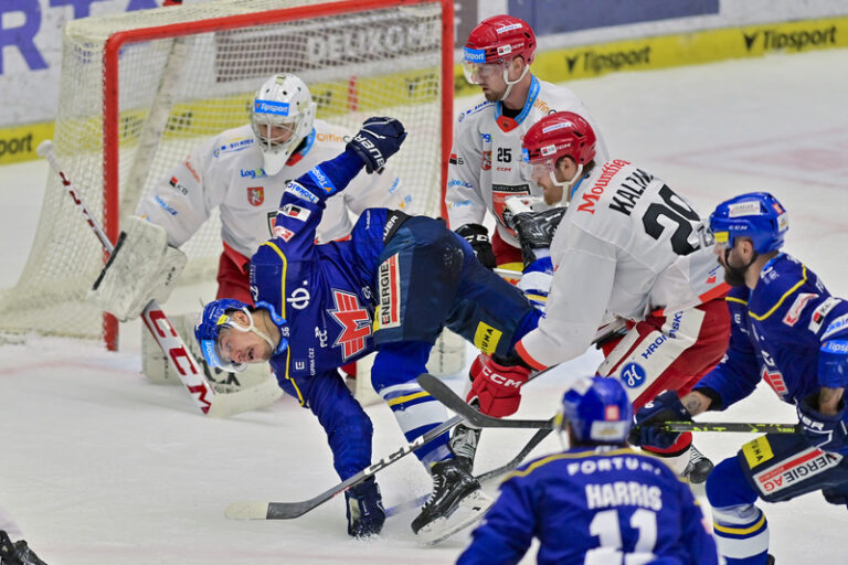 30. kolo ELH: Hokejisté Sparty snížili odstup od vedoucích Pardubic na pět bodů