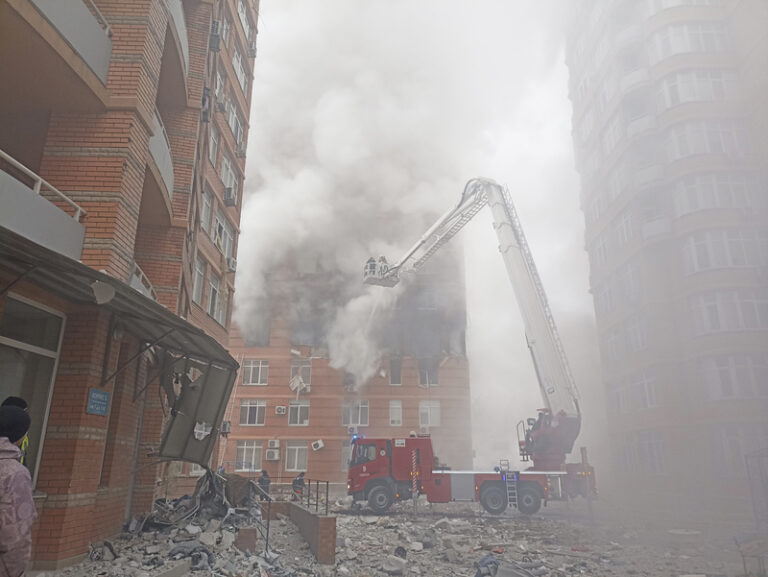 Obětí pátečního ruského úderu na Ukrajinu je už 39, uvedl Zelenskyj