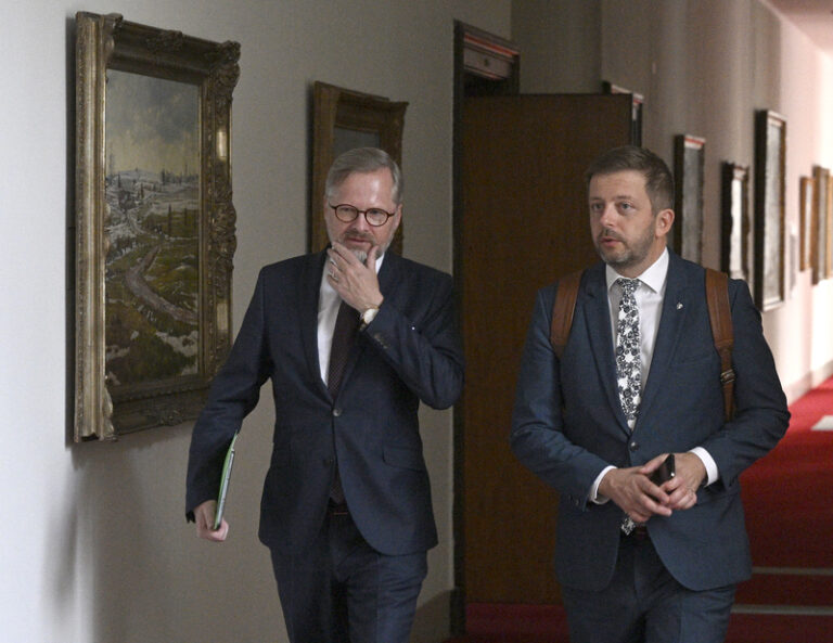 Lídři koalice si podle Beka výroky o ČEZ vyříkali, Fiala jednání K5 nekomentuje