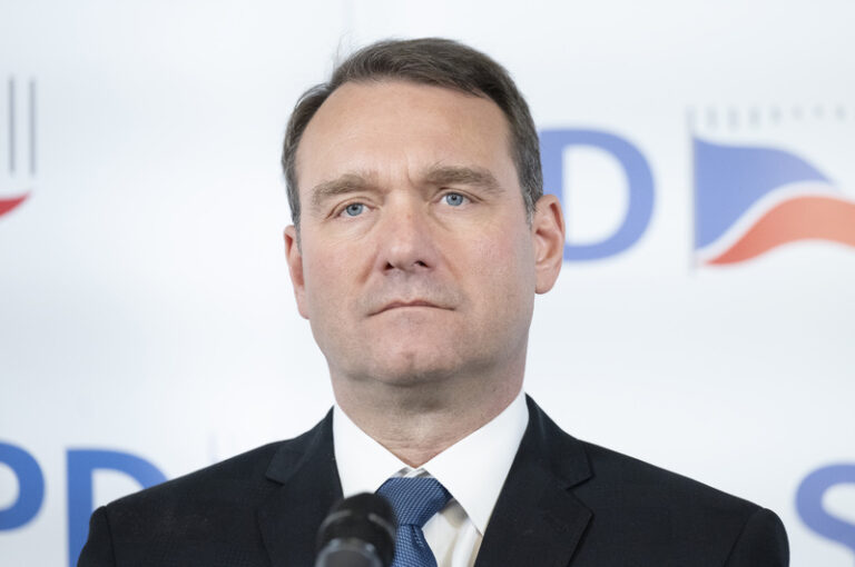 Korespondenční volba skončí u ÚS, shodli se Fiala a Michálek