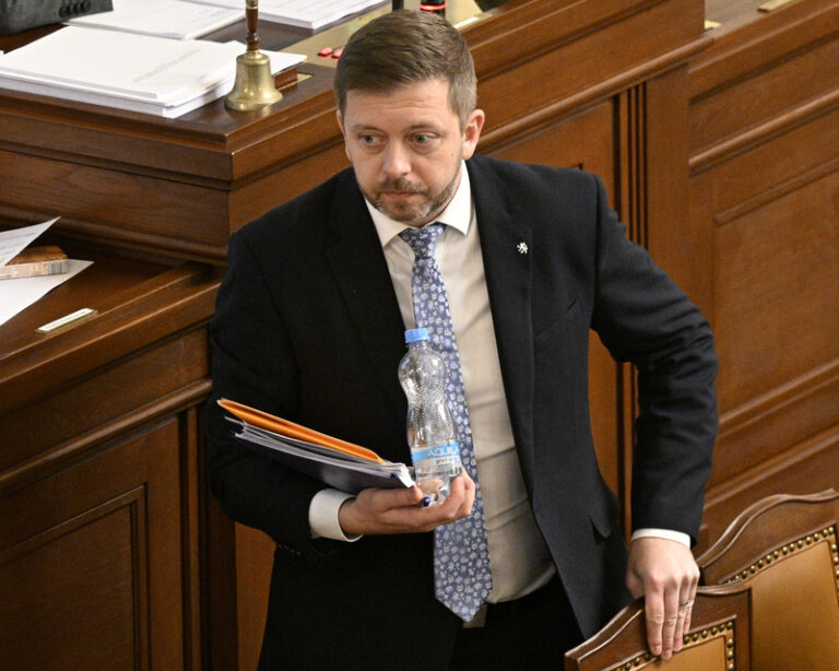 Rakušan chce zavést povinnost prodejců zbraní hlásit podezřelé obchody