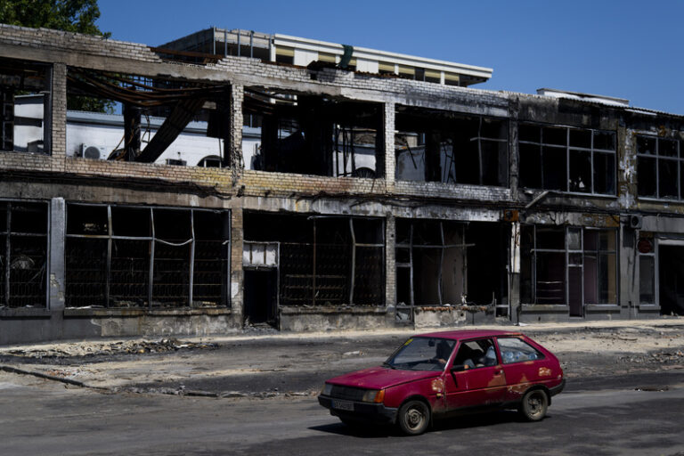 Dva mrtvé si vyžádalo ruské ostřelování jihoukrajinského Chersonu