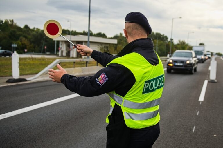 Rakušan navrhne vládě prodloužit kontroly na hranicích se SR o 30 dní