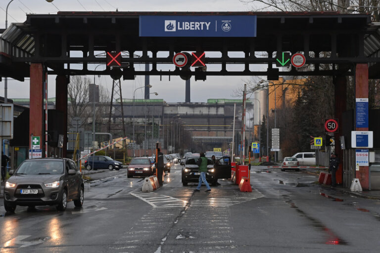 Zaměstnanci Liberty Ostrava a Tamehu Czech zůstanou doma další týden