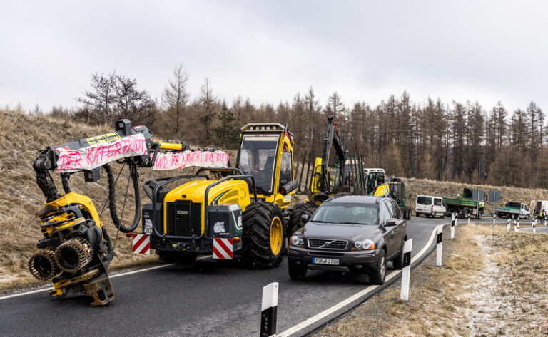 Němečtí farmáři protestovali proti škrtům; zablokovali i přechody s ČR