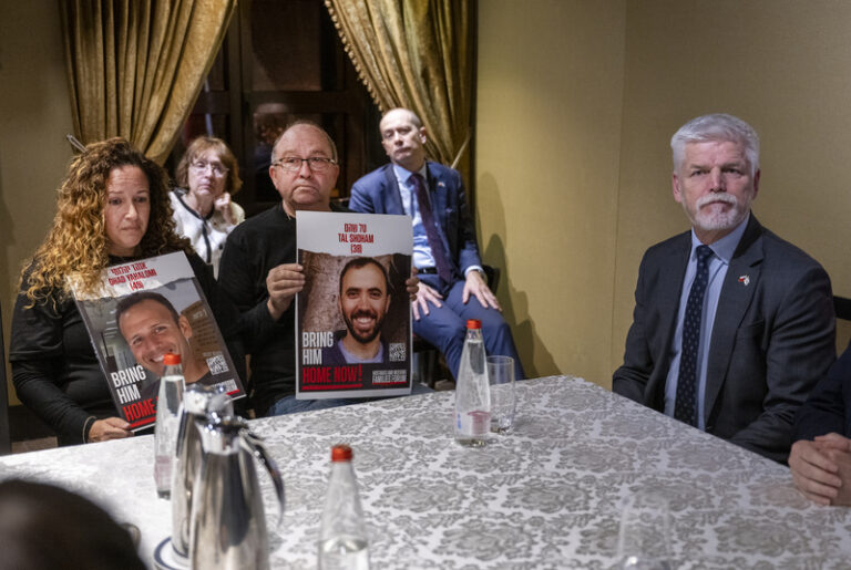 Prezident Pavel se v Izraeli setkal s rodinami rukojmích, žádali ho o pomoc