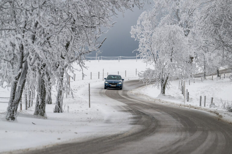 Od středečního odpoledne hrozí v ČR silná ledovka, sever Čech zasype sníh