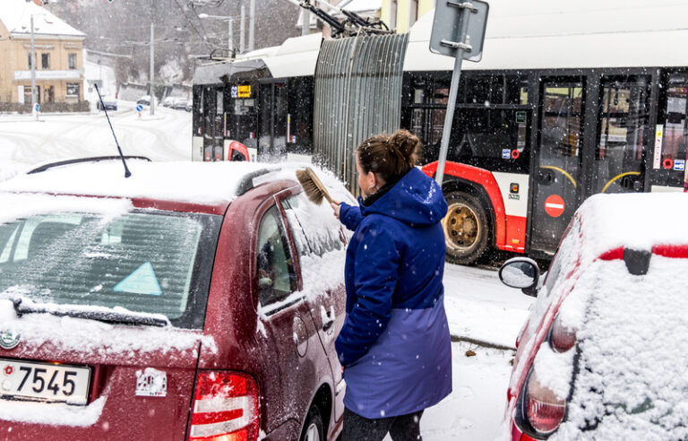 Na severu Čech v noci opět místy klesla teplota k minus 15 stupňům