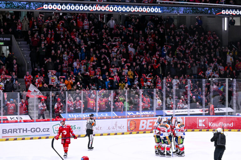 Pardubice vystřídaly v čele Spartu, poslední zůstalo Kladno