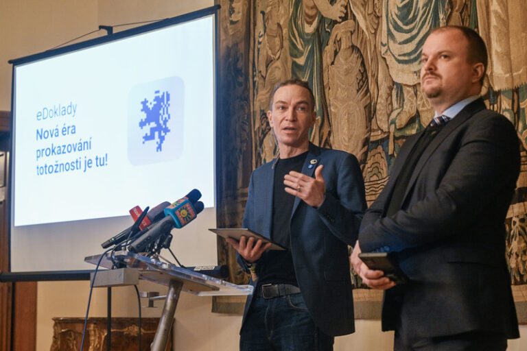 Aplikaci eDoklady si za první víkend stáhlo 130.000 až 150.000 lidí