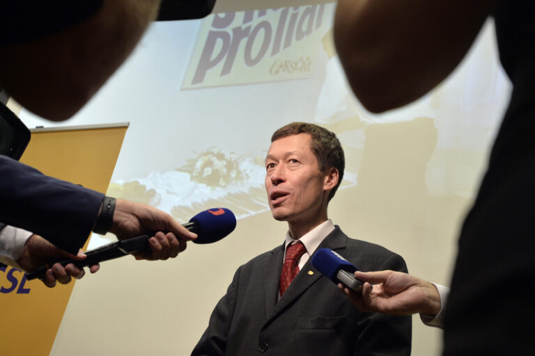 Z eurokandidátky Spolu odstoupil na žádost ODS a TOP 09 Hayato Okamura