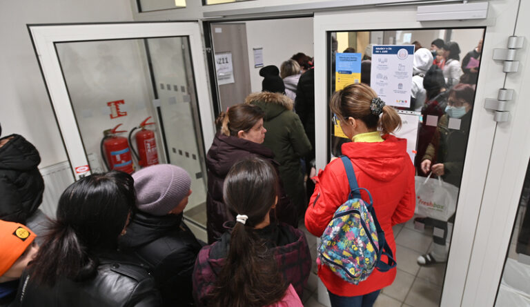 ČR poskytla válečným uprchlíkům humanitární dávky za 16,33 mld Kč