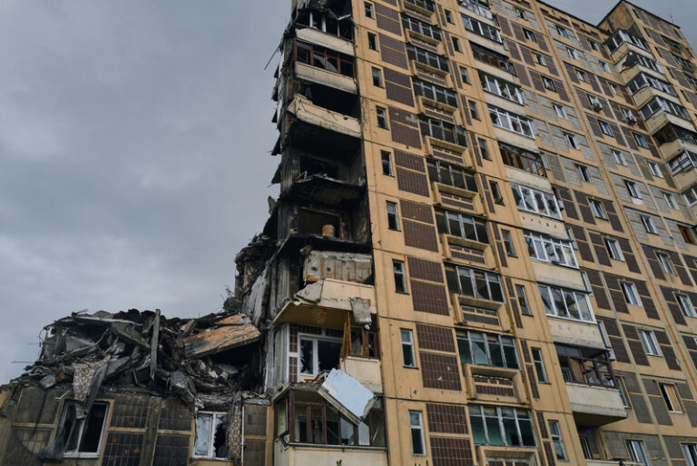 Rusko oznámilo, že po stažení ukrajinských sil ovládlo město Avdijivka