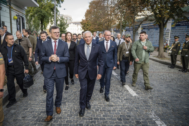 Borrell slíbil Kyjevu více než milion nábojů do konce roku, uvádí média
