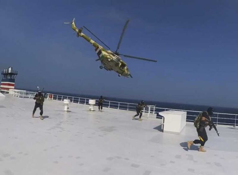 Ministři schválili zahájení vojenské námořní mise EU v Rudém moři