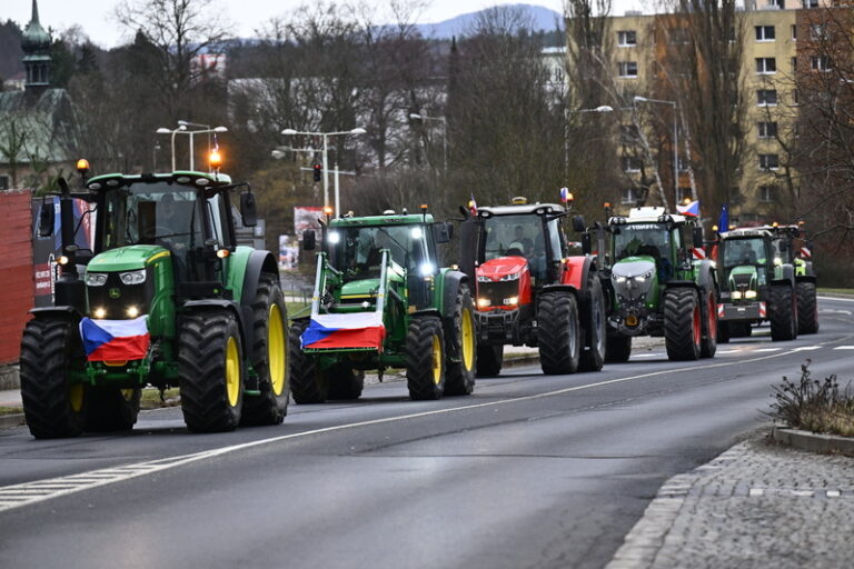 Farmáři v pondělí zablokují magistrálu v Praze, chtějí odstoupení od Green Dealu