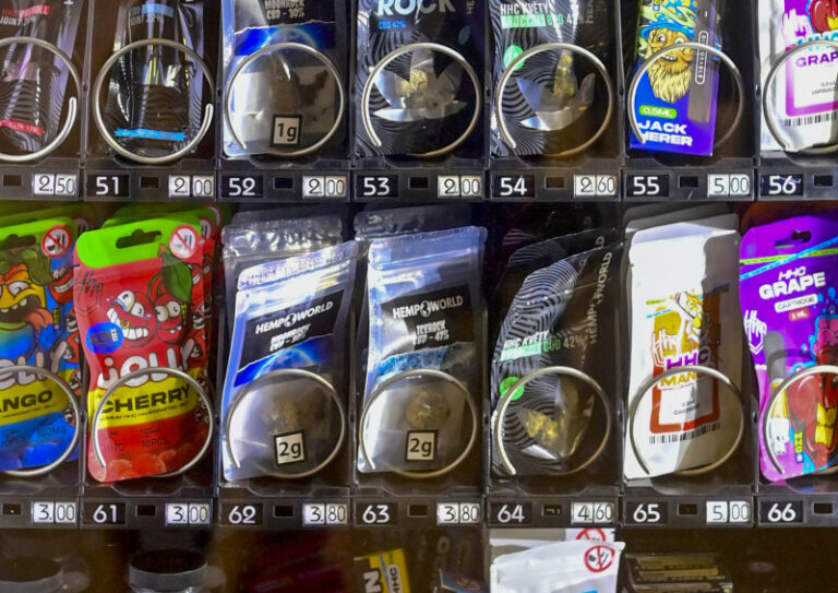 Experti: Zákaz HHC neodpovídá postupu, k němuž se vláda v programu zavázala