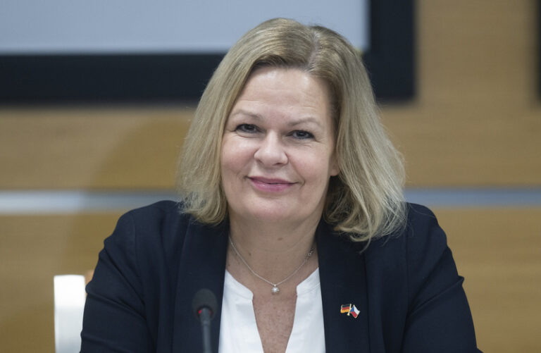 Faeserová: Německo přehodnotí kontroly každý půlrok, v březnu je asi prodlouží