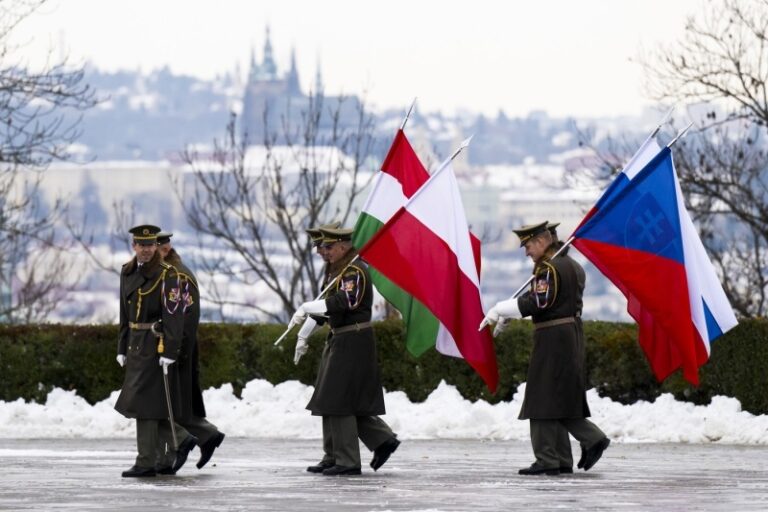 Politologové: V4 je nyní ochromena, její konec ale není pravděpodobný