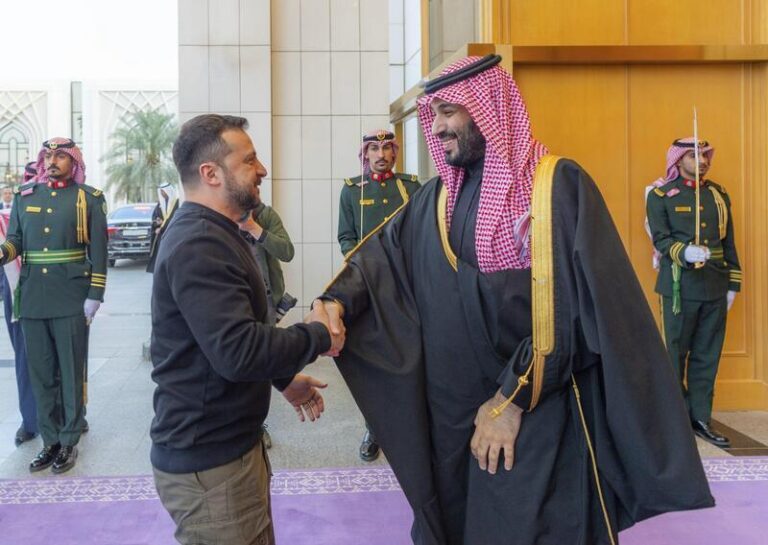 Zelenskyj jednal v Saúdské Arábii s korunním princem o možnostech míru