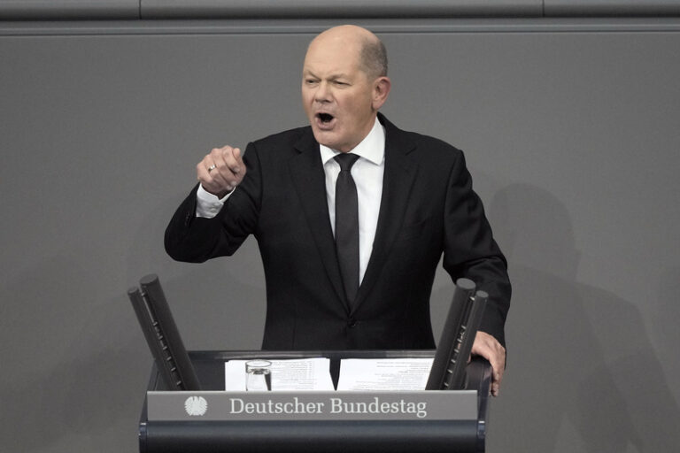 Scholz před poslanci znovu jasně odmítl poskytnout střely Taurus Ukrajině