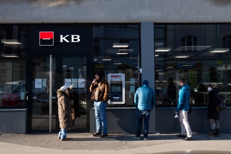Akcionáři KB schválili návrh vedení vyplatit hrubou dividendu 82,66 Kč na akcii