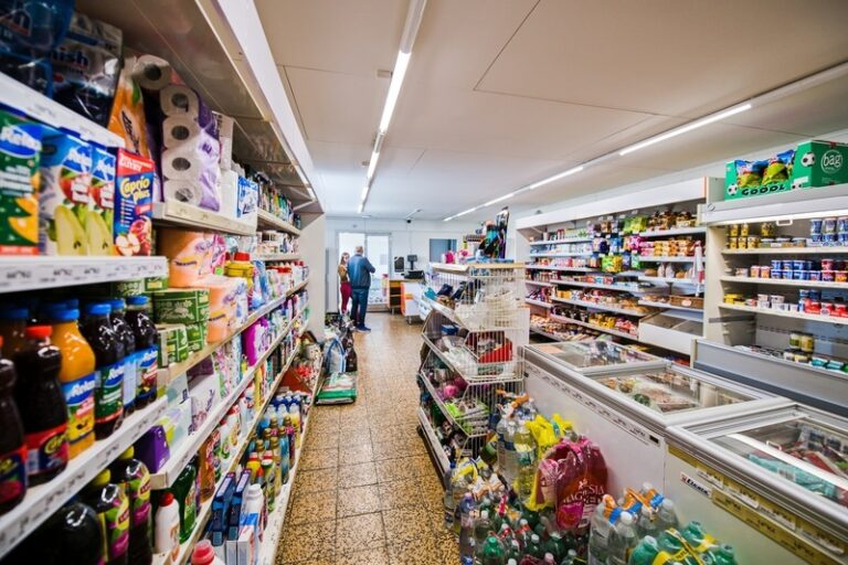 Tržby obchodníků v Česku v únoru zpomalily meziroční růst na 1,6 procenta