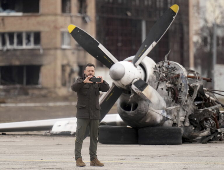 Zelenskyj: Ukrajina prohraje válku, pokud Kongres neschválí pomoc