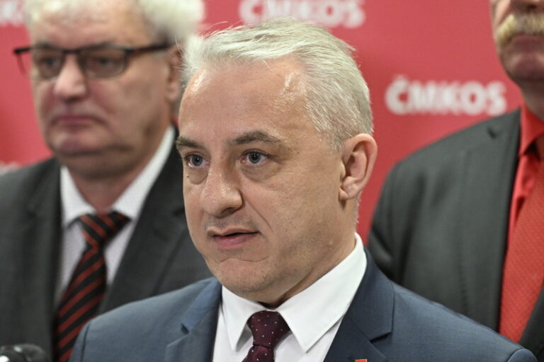 Odboráři navrhují řešit v reformě penzí příjmy, návrhy představili Pavlovi