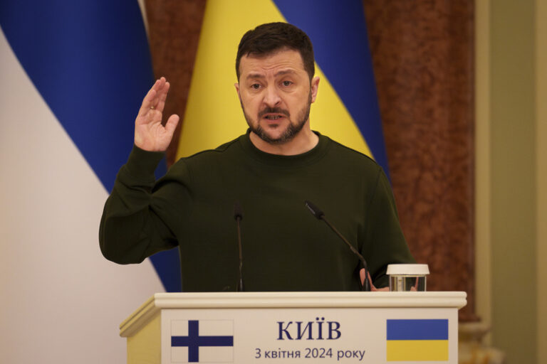 Zelenskyj: Budou-li ruské útoky pokračovat, mohly by Ukrajině dojít rakety