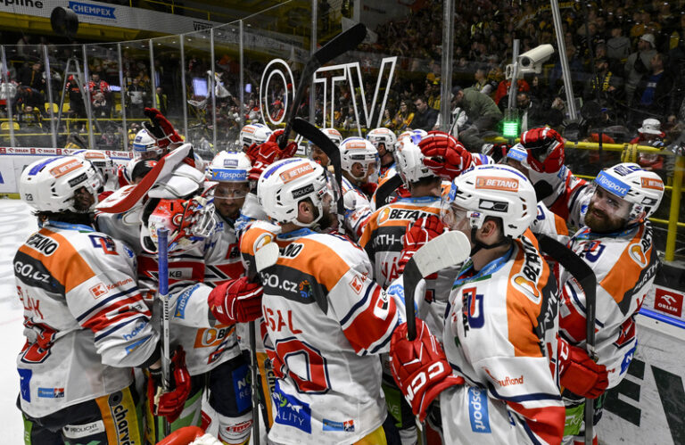 Pardubice vyhrály nad Litvínovem i čtvrté utkání a jsou ve finále extraligy