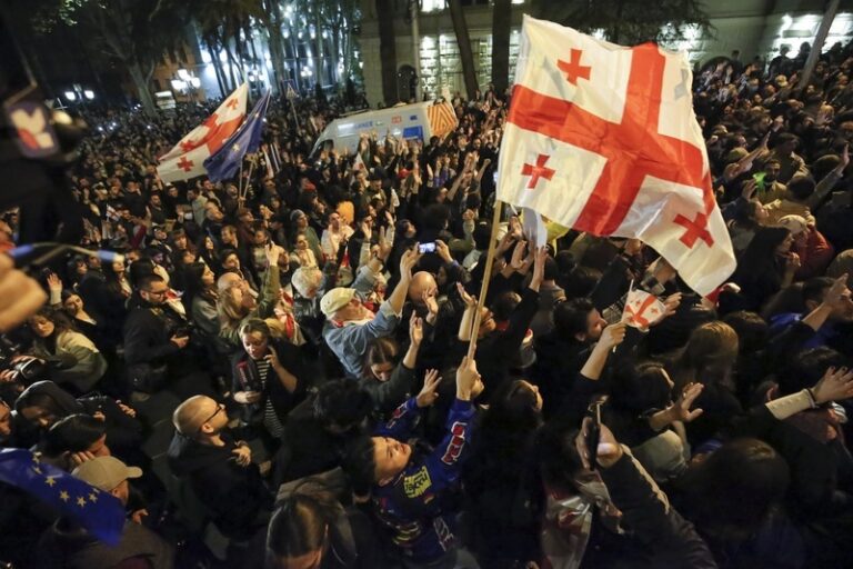 Tisíce lidí demonstrovaly v Tbilisi proti zákonu o zahraničním vlivu
