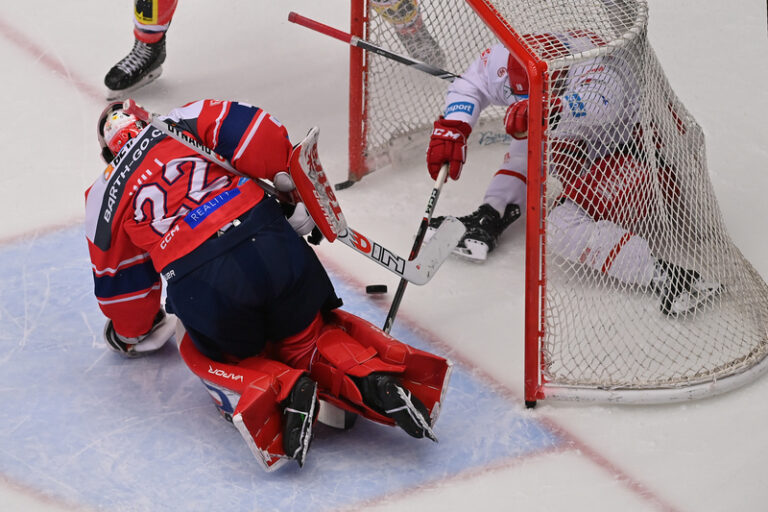 Třinec porazil ve finále Pardubice 4:1, o titulu rozhodne sedmý zápas