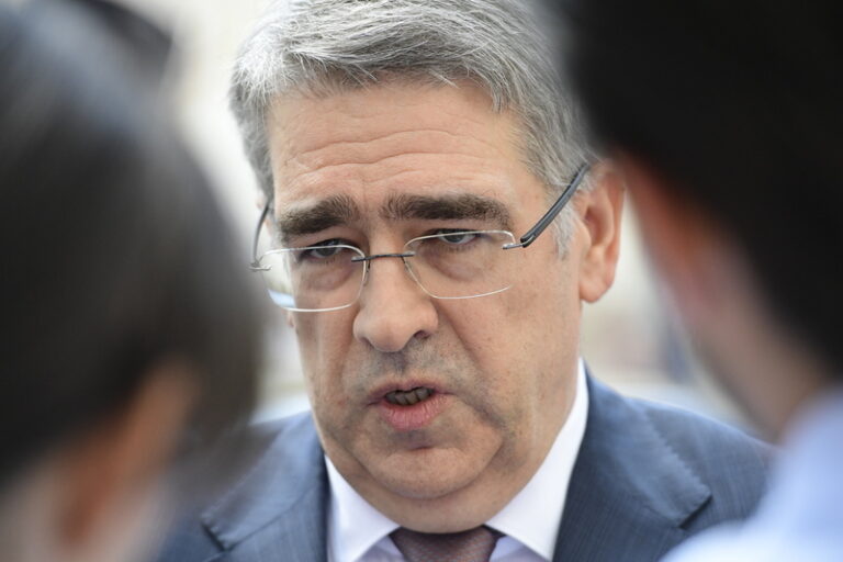 Lipavský nechal předvolat ruského velvyslance kvůli kyberútokům na instituce