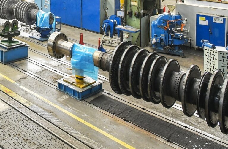 Podmínky v průmyslu se v dubnu silně zhoršily, klesla výroba i nové zakázky