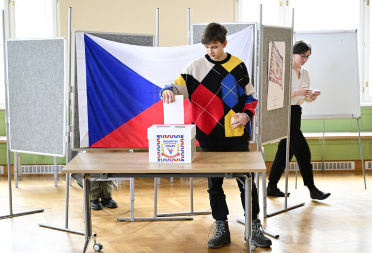 Studentské eurovolby vyhrála koalice Spolu před Přísahou s Motoristy a Piráty